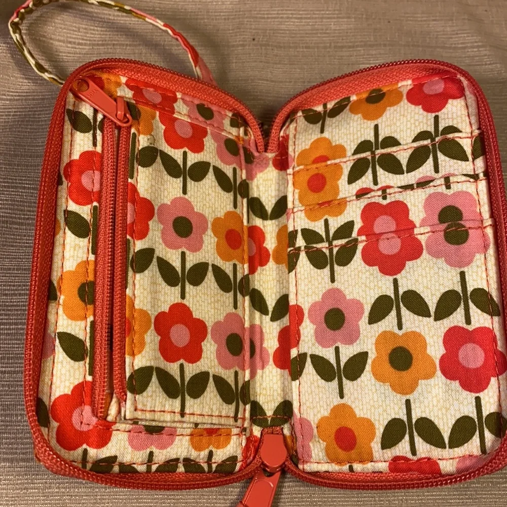 Vera Bradley almost NEW wristlet/wallet - Picture 8 of 15